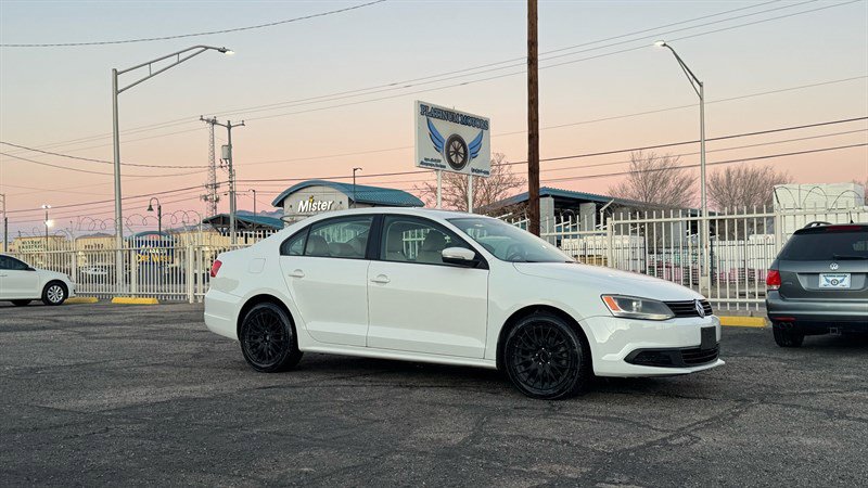 Used 2012 Volkswagen Jetta SE image 1