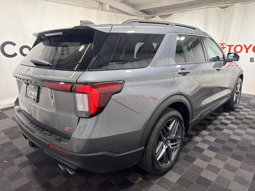 Used 2025 Ford Explorer ST image 7