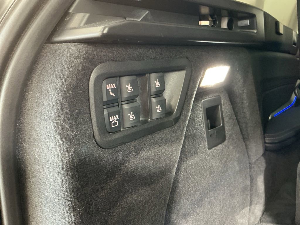 Certified 2025 BMW X7 xDrive40i AWD/4WD image 33