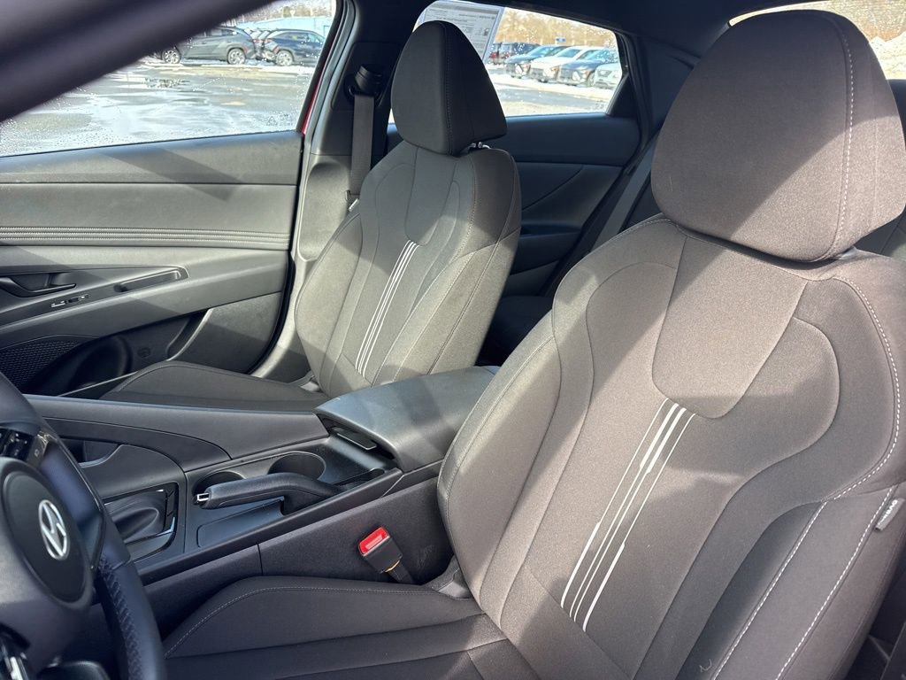 Used 2025 Hyundai Elantra Sport image 32