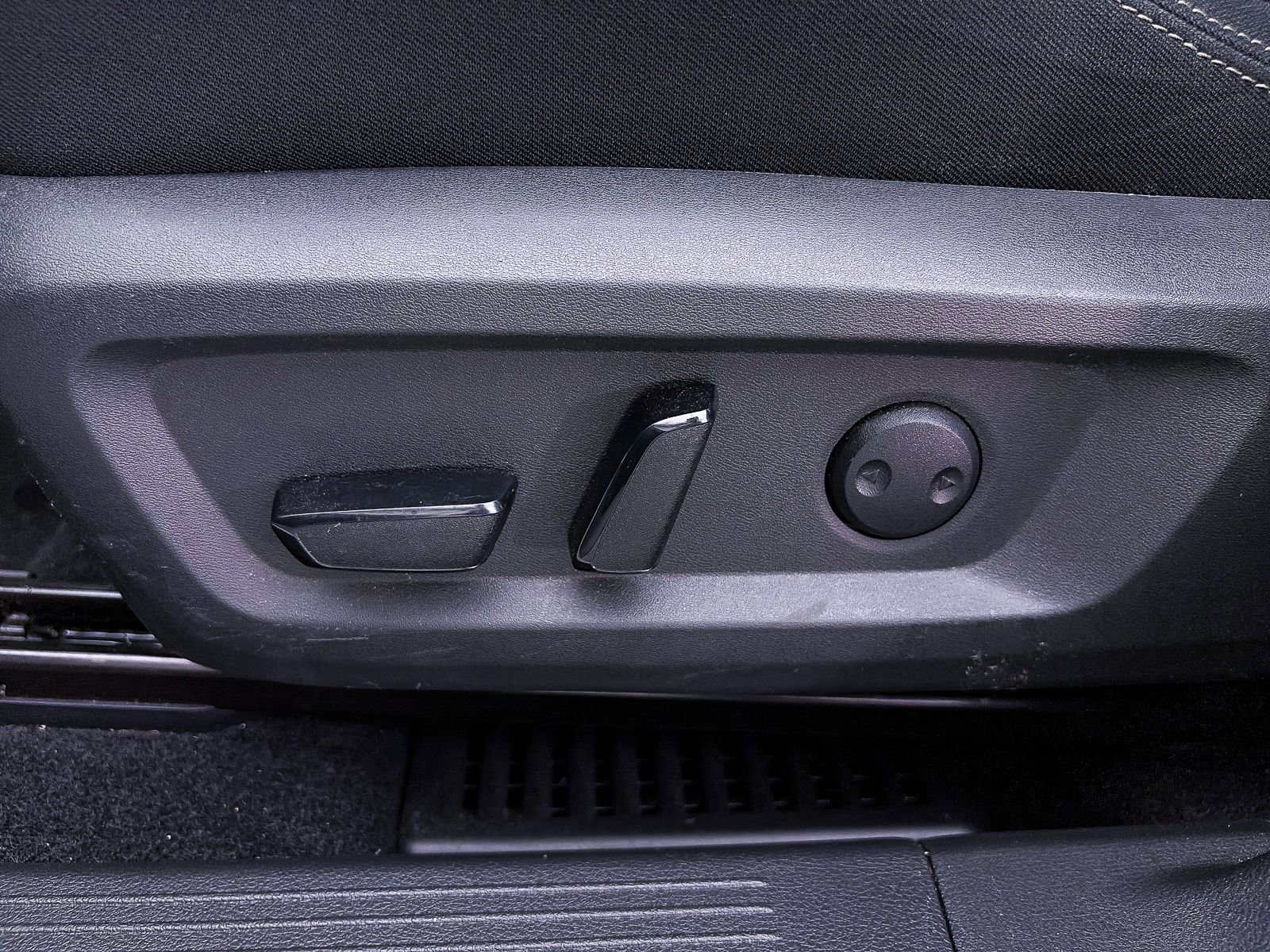 Used 2023 Nissan Rogue SV FWD image 18