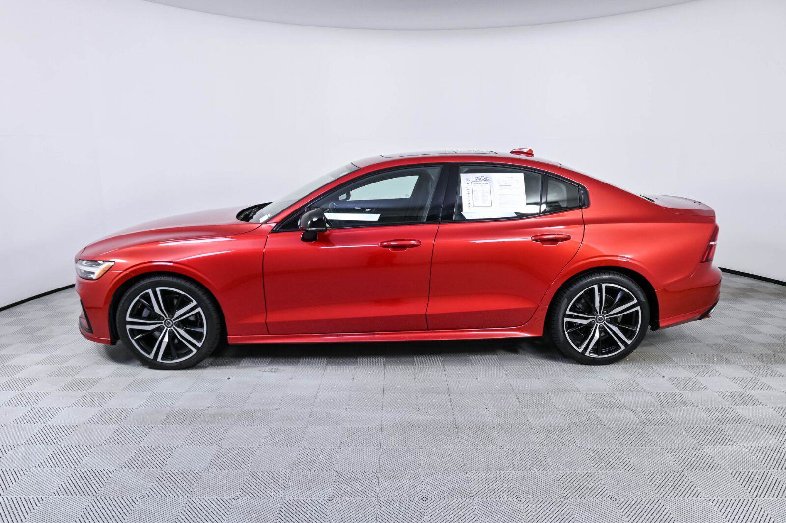 Used 2020 Volvo S60 T5 R-Design FWD image 3