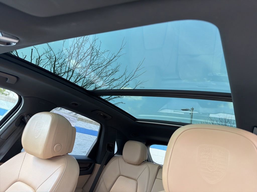 Used 2022 Porsche Cayenne Platinum Edition AWD/4WD image 11