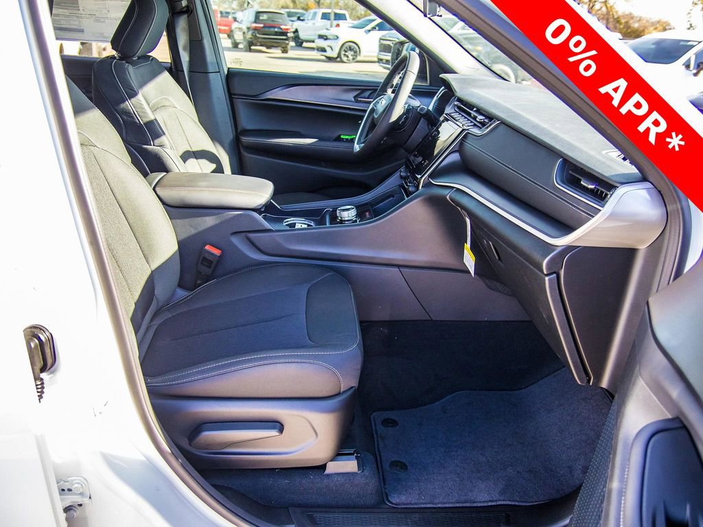 New 2025 Jeep Grand Cherokee Laredo X image 13