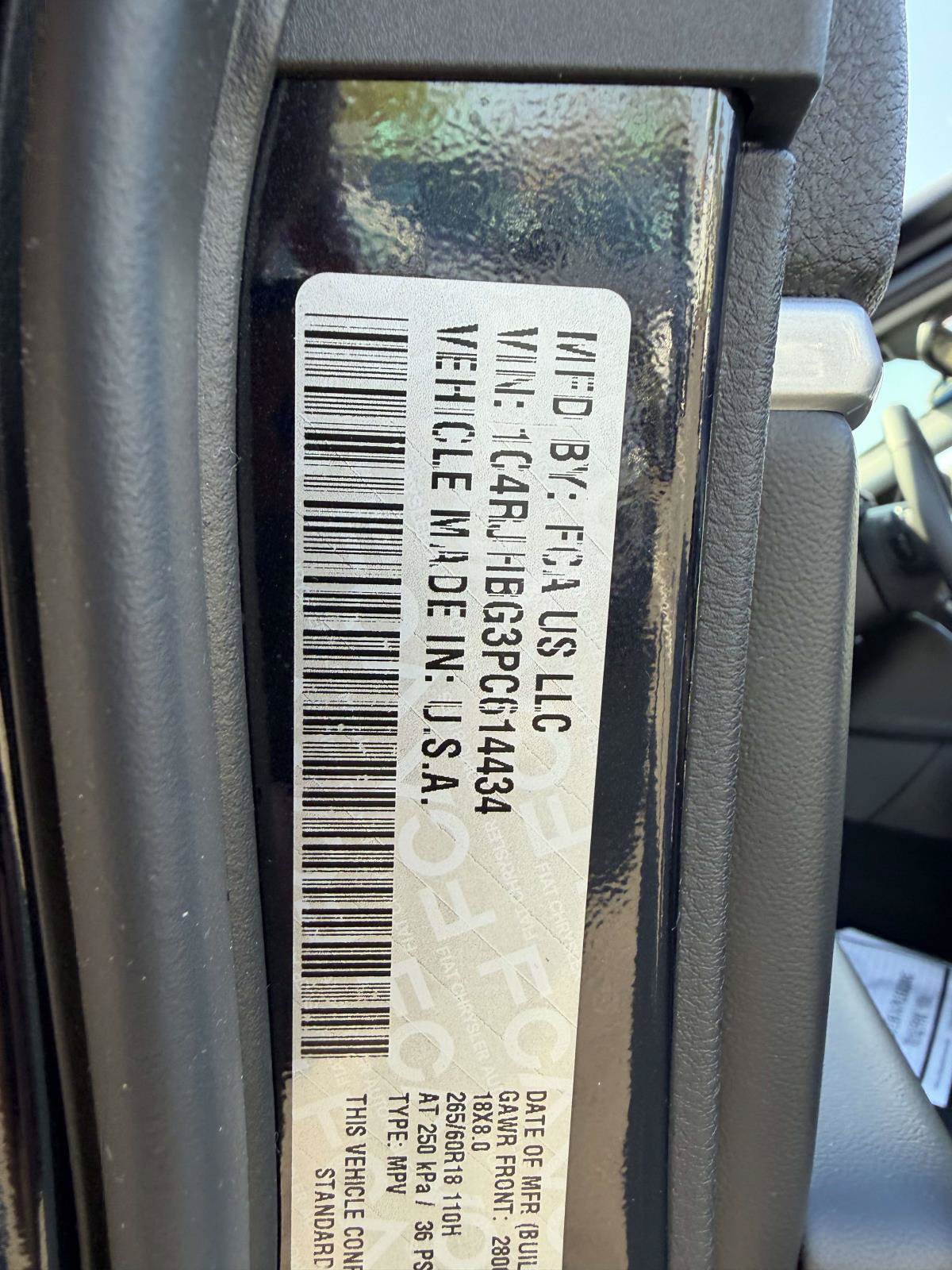 Used 2023 Jeep Grand Cherokee Limited AWD/4WD image 23