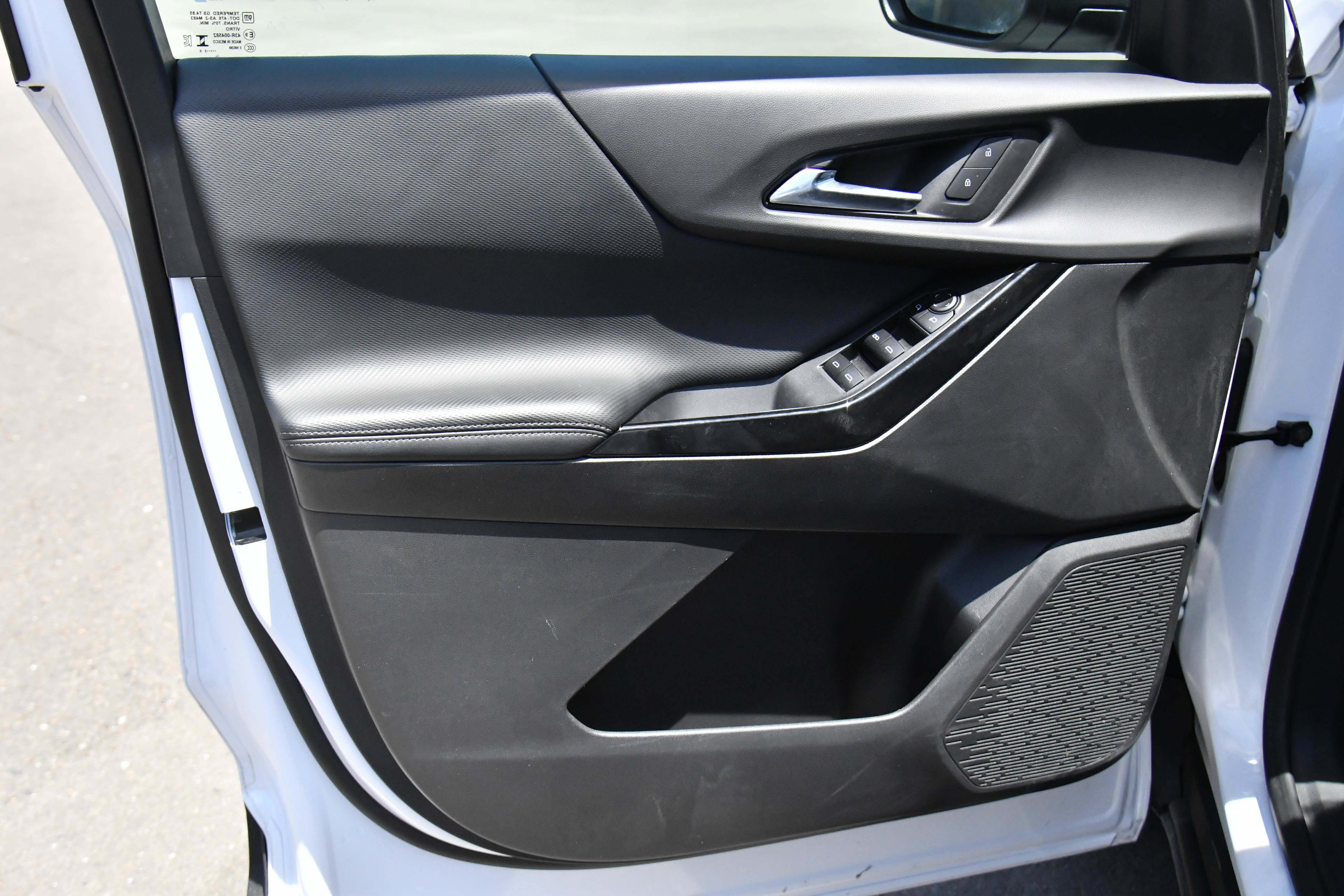 Used 2025 Chevrolet Equinox LT FWD image 13