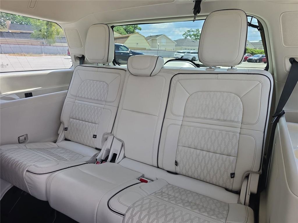 Certified 2023 Lincoln Navigator Black Label AWD/4WD image 10