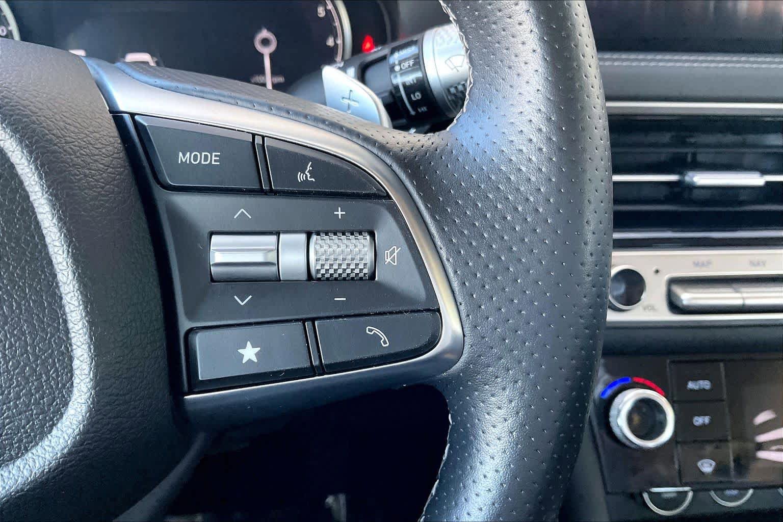 Used 2025 Genesis G70 2.5T RWD image 25