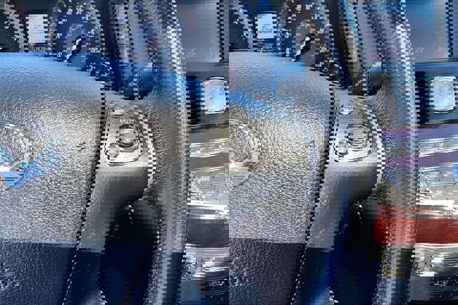 Used 2015 INFINITI Q70 L 3.7 image 25