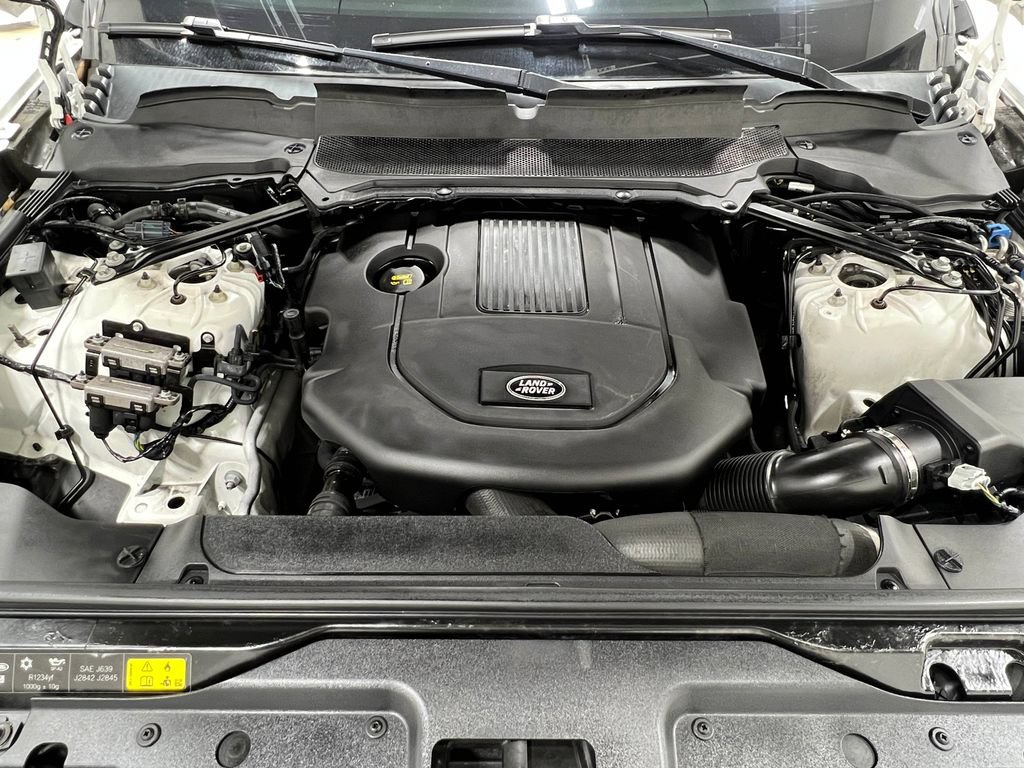 Used 2017 Land Rover Discovery HSE AWD/4WD image 31