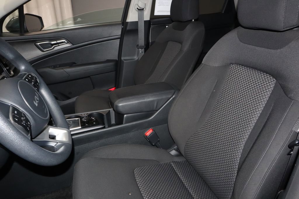 Used 2025 Kia Sportage LX image 26