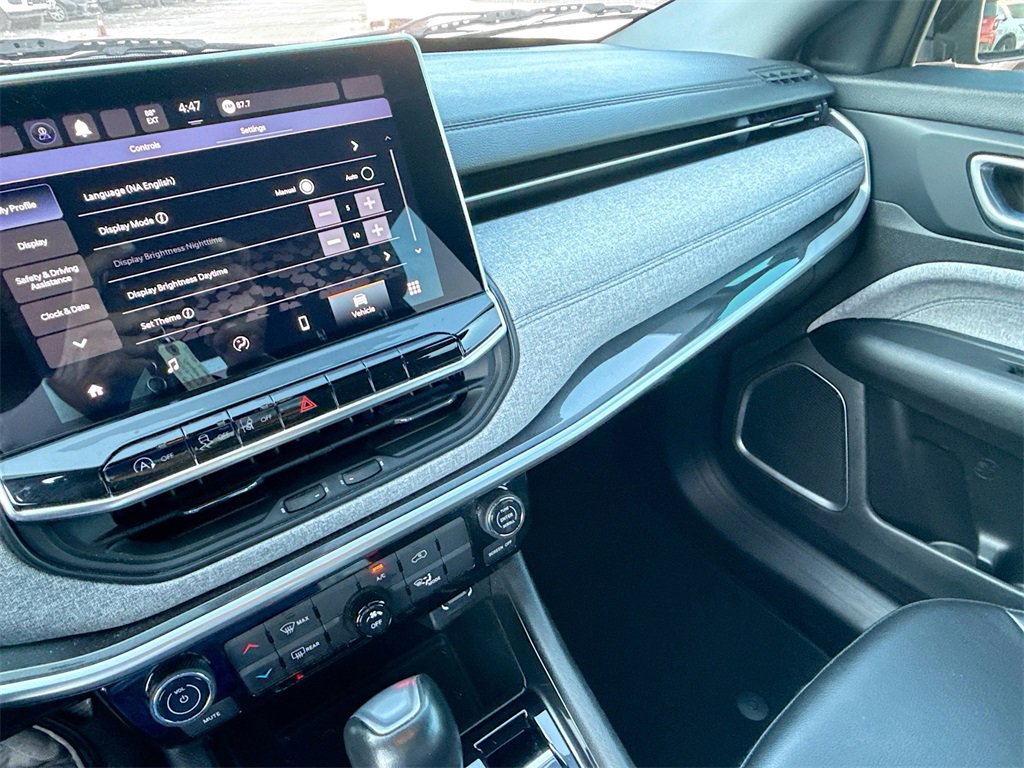 Used 2023 Jeep Compass Latitude image 24