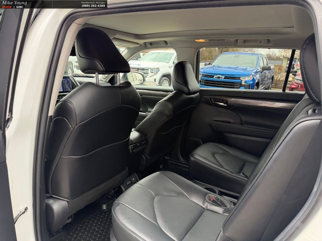 Used 2022 Toyota Highlander Limited AWD/4WD image 12