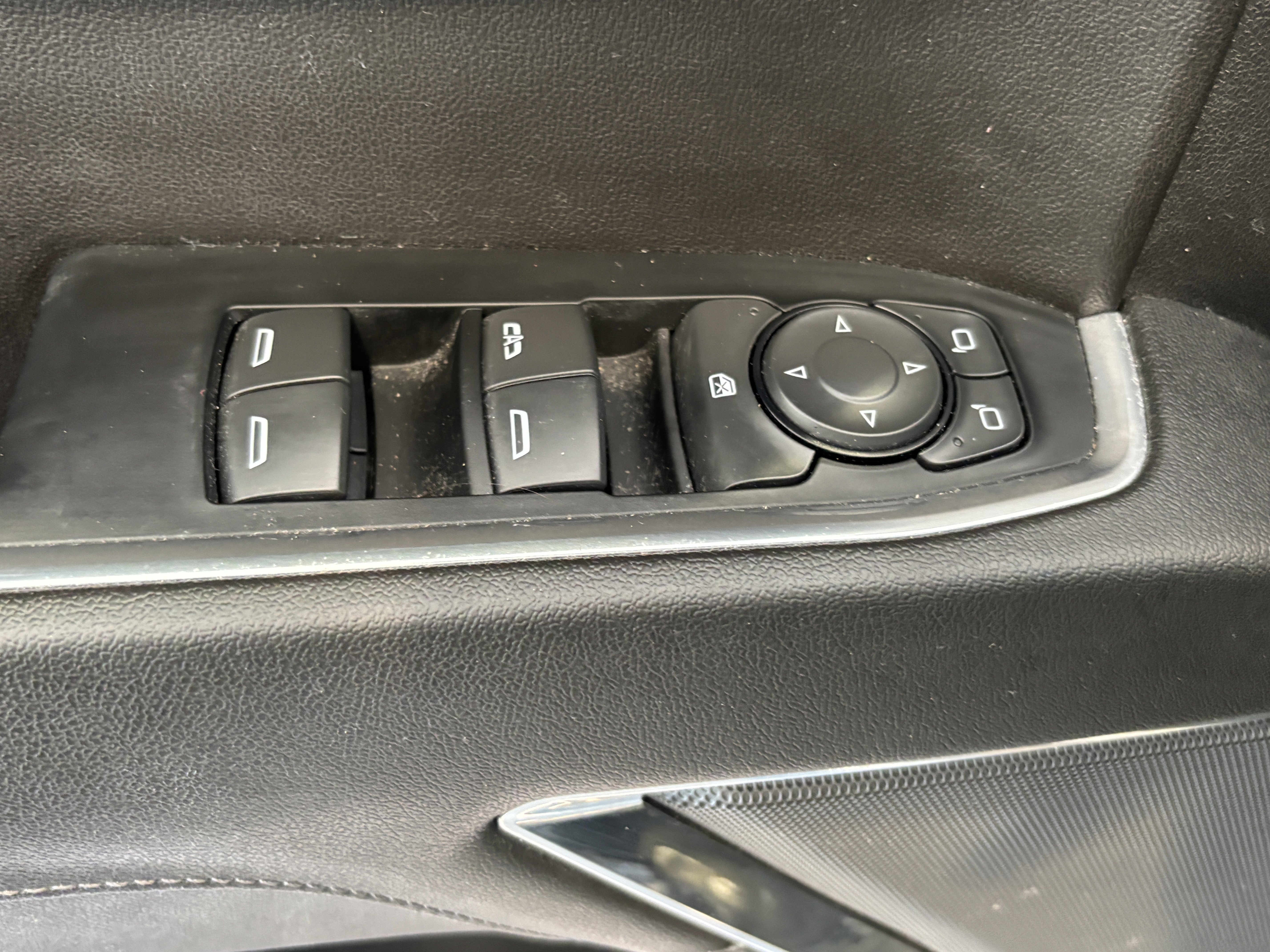 Used 2024 Chevrolet Silverado 1500 LT image 8