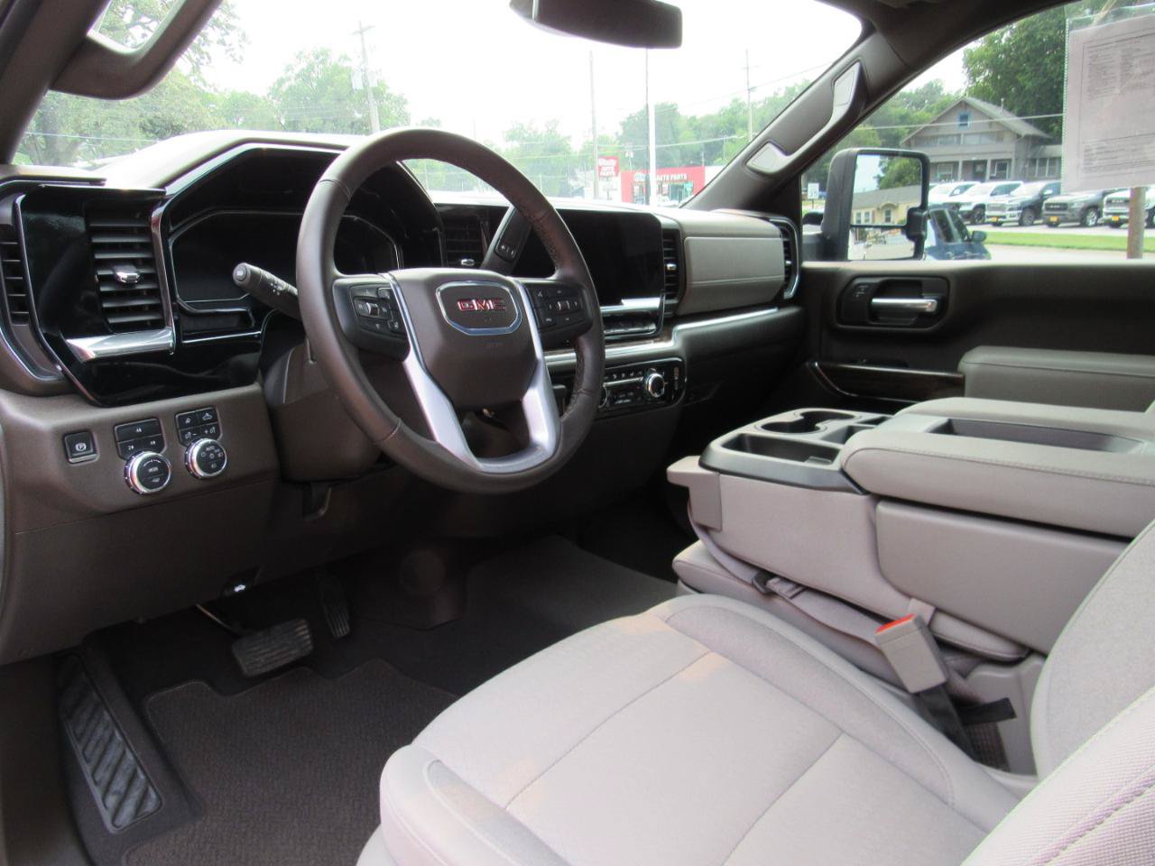 Used 2025 GMC Sierra 2500 SLE w/ SLE Convenience Package AWD/4WD image 5