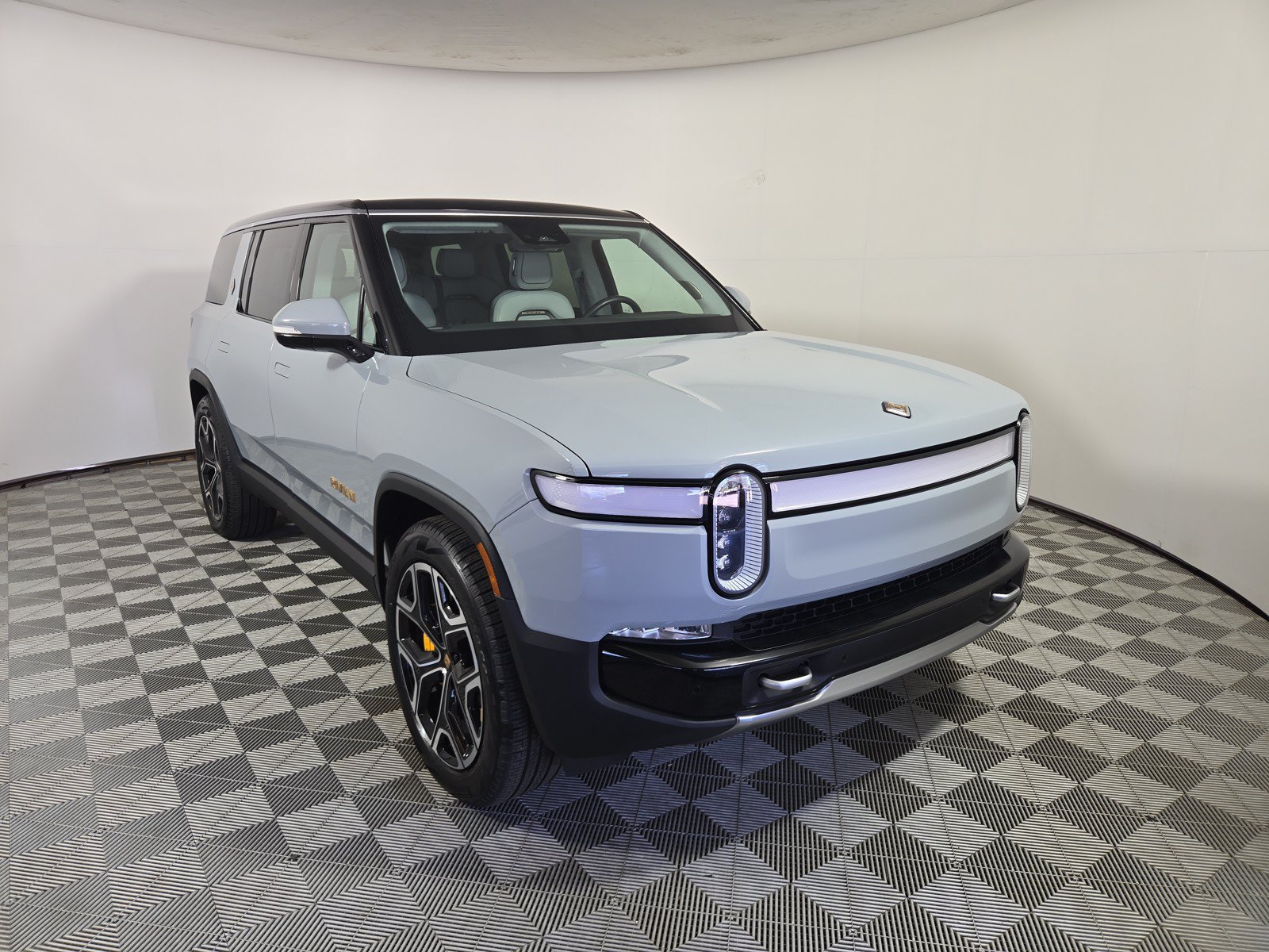 Used 2024 Rivian R1S Adventure AWD/4WD image 7