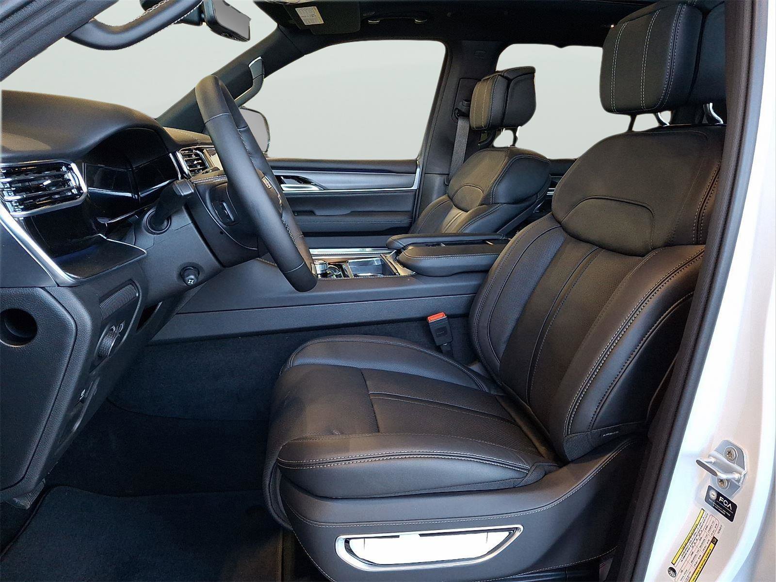 New 2026 Jeep Grand Wagoneer Summit w/ Premium Group III image 10