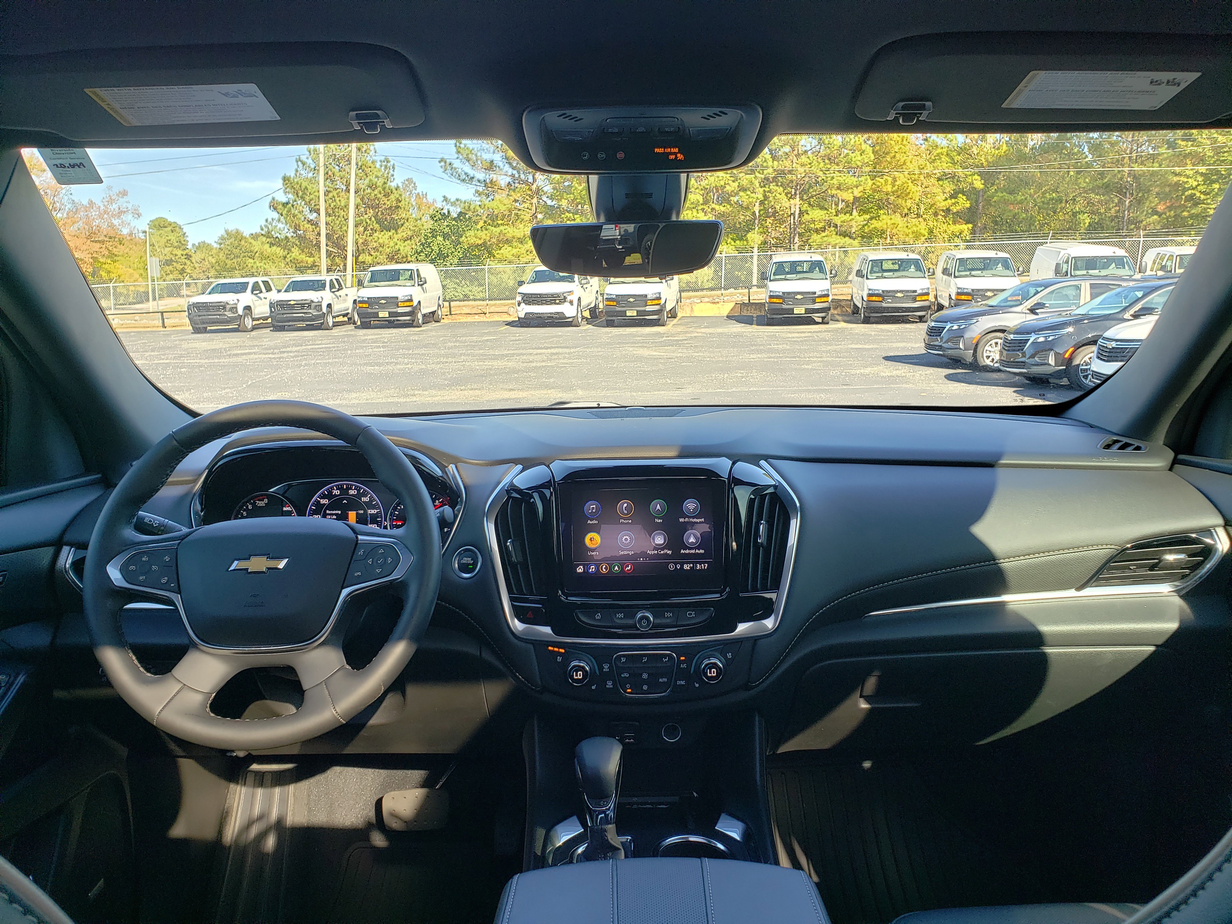 Used 2023 Chevrolet Traverse Premier image 37