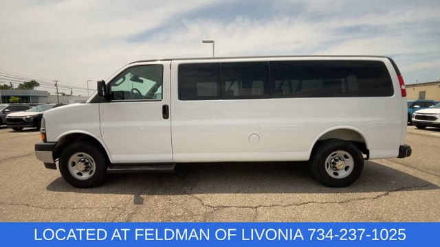 Used 2025 Chevrolet Express 3500 LT w/ LT Preferred Equipment Group RWD image 5