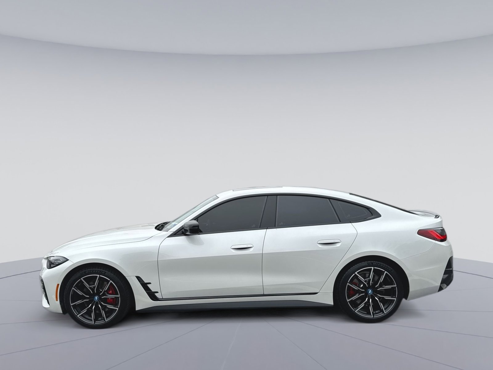 Used 2023 BMW i4 eDrive40 w/ M Sport Package image 8