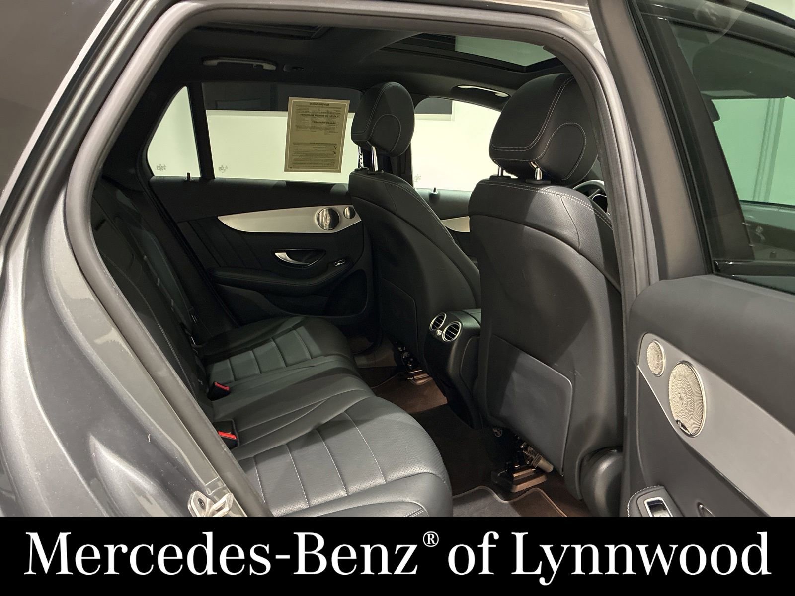 Used 2021 Mercedes-Benz GLC 300 4MATIC image 25
