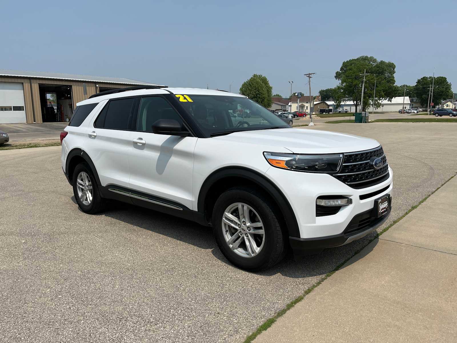 Used 2021 Ford Explorer XLT w/ Equipment Group 202A image 8