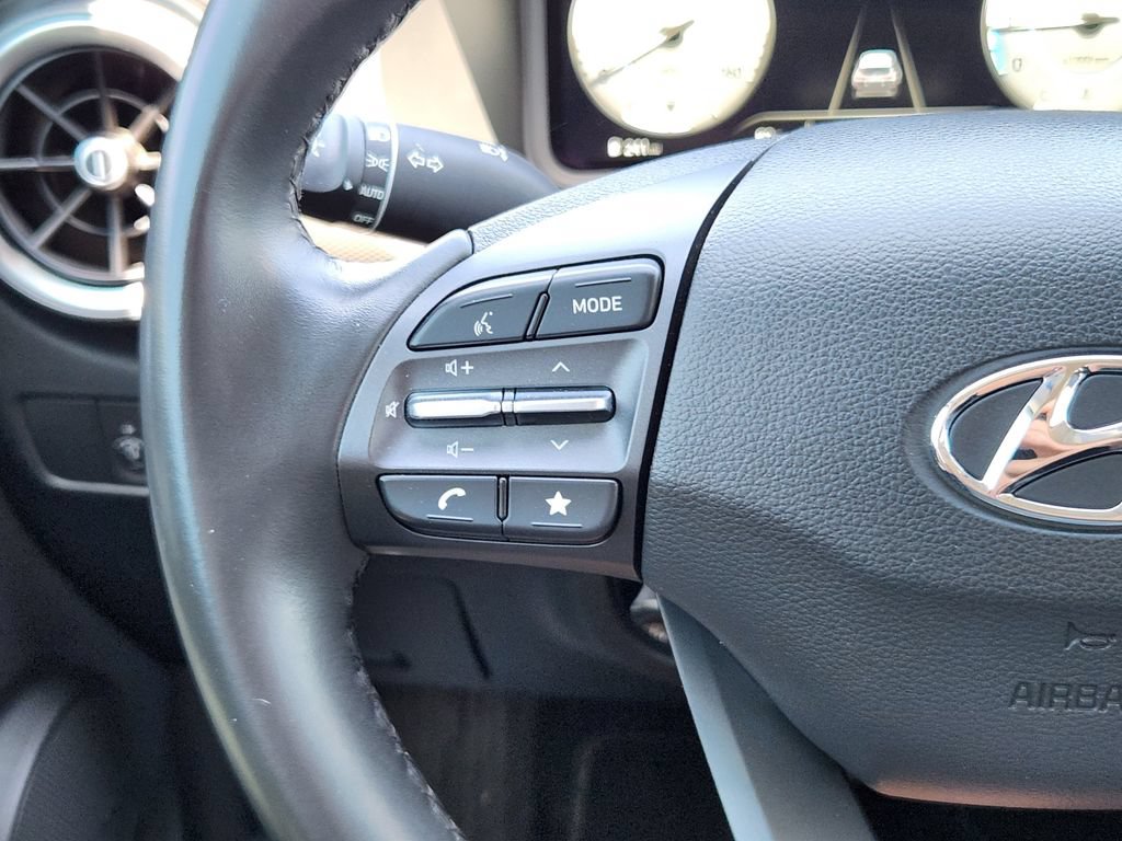 Used 2022 Hyundai Kona Limited w/ Cargo Package AWD/4WD image 18