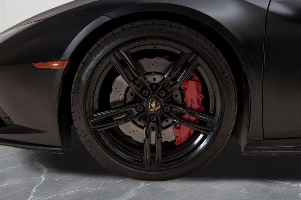 Used 2020 Lamborghini Huracan EVO image 41