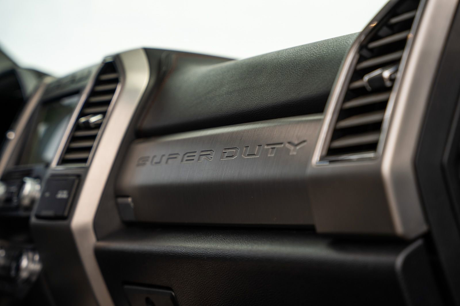 Certified 2019 Ford F250 Platinum w/ Platinum Ultimate Package AWD/4WD image 18