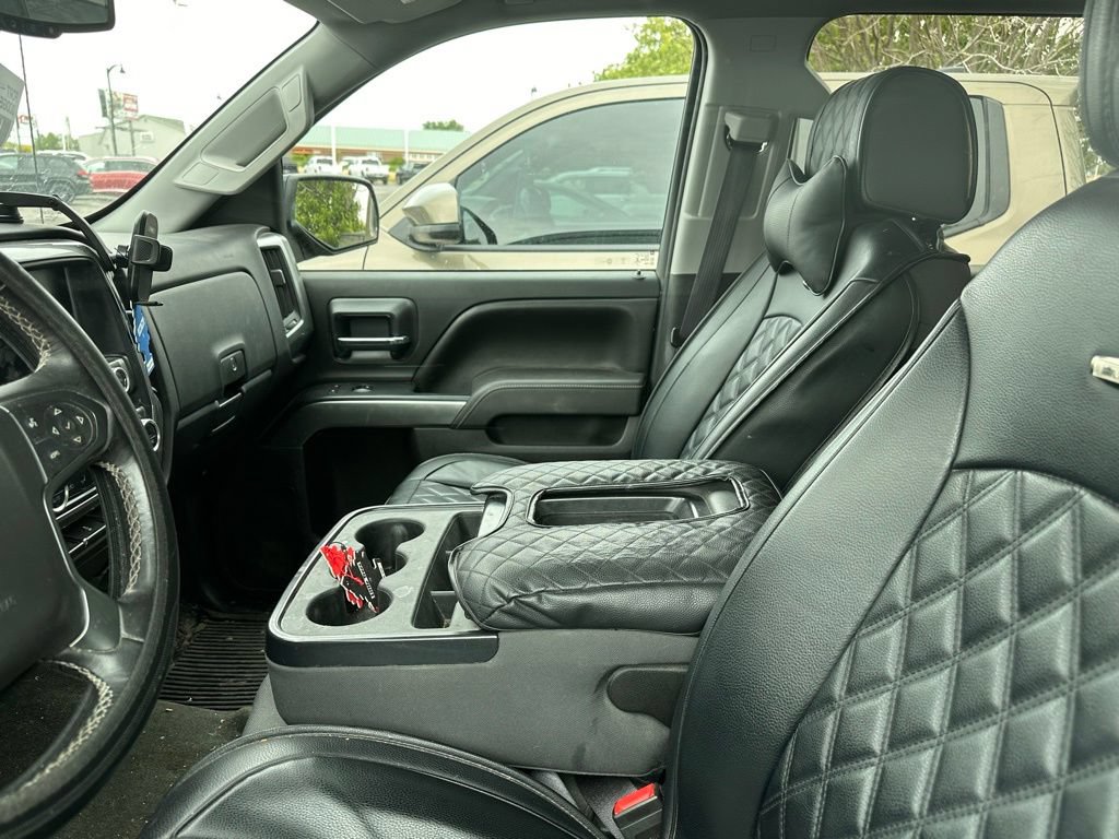 Used 2017 Chevrolet Silverado 1500 LT w/ All Star Edition AWD/4WD image 6