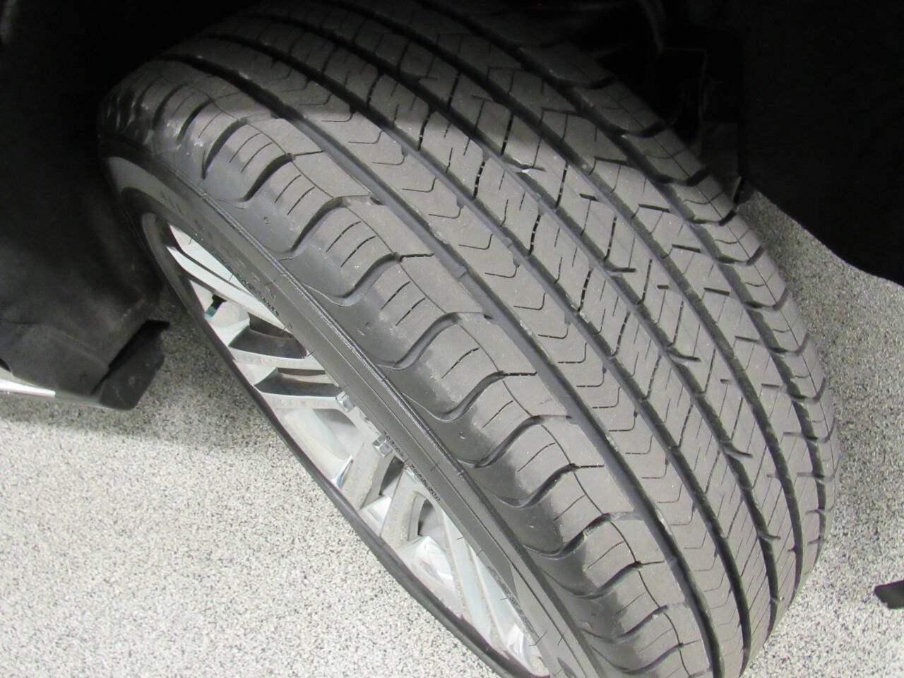 Used 2020 Chevrolet Tahoe Premier w/ Premier Plus Edition image 18