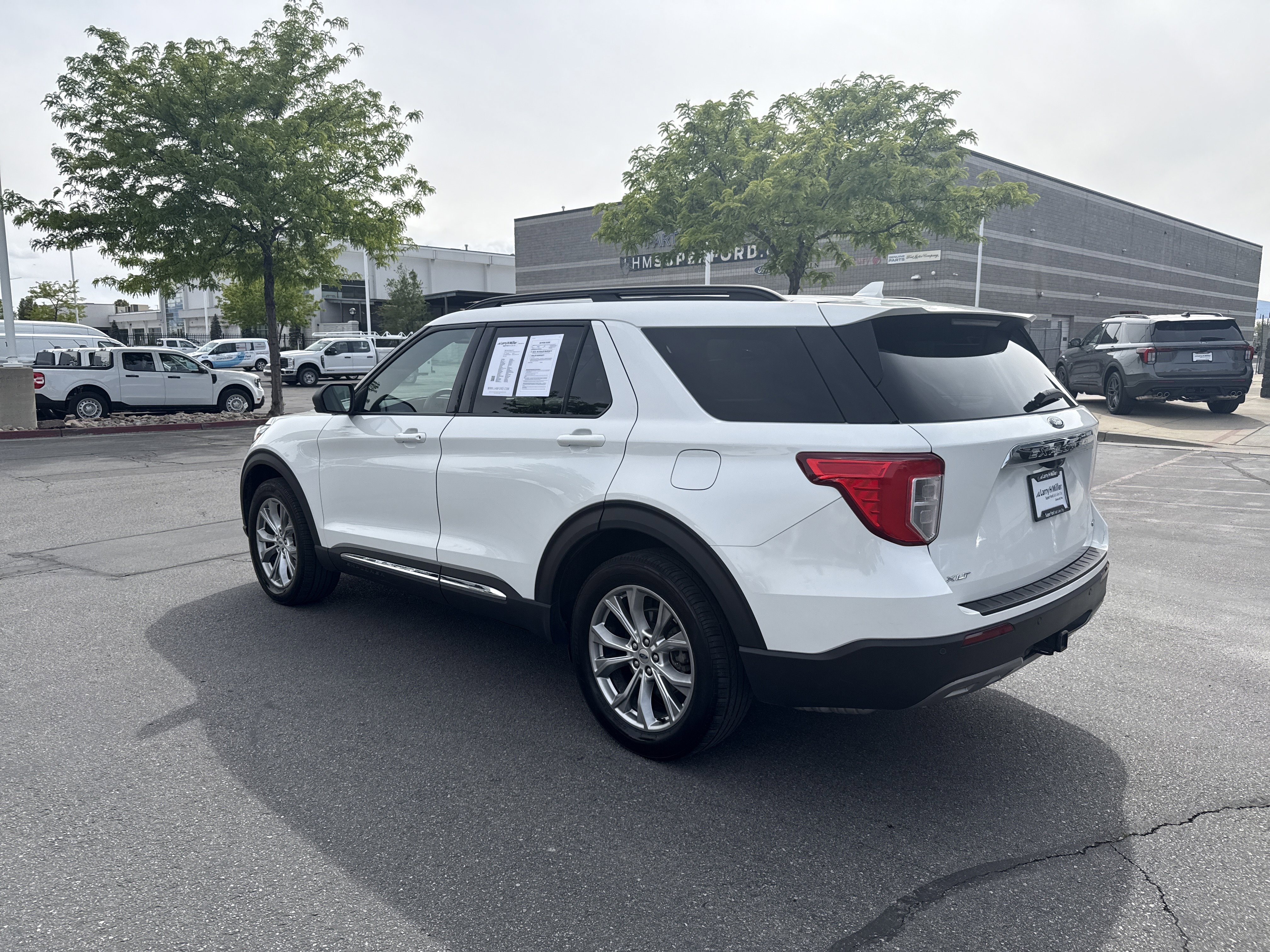Used 2020 Ford Explorer XLT w/ Equipment Group 202A AWD/4WD image 3