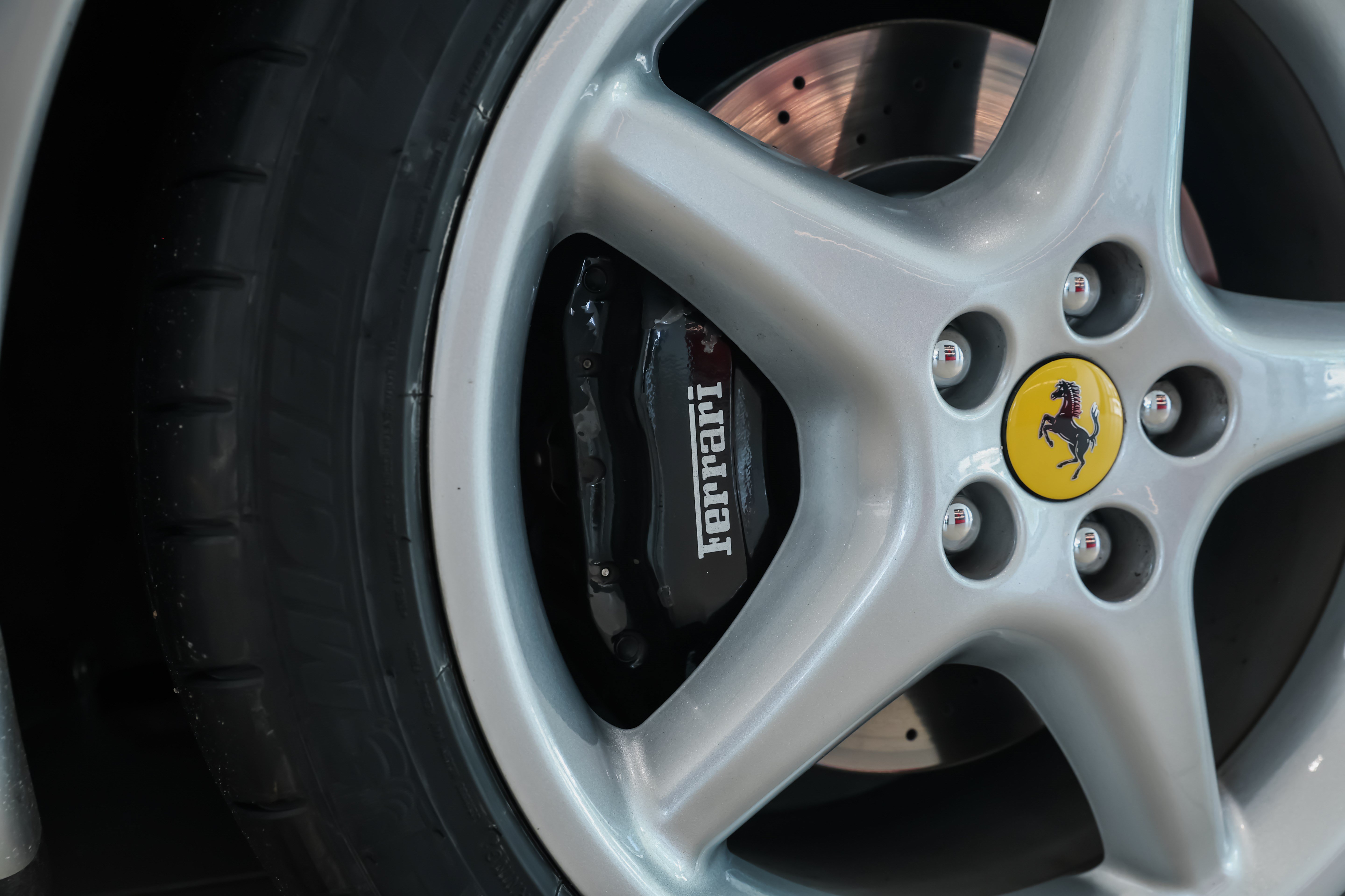 Used 1998 Ferrari 550 Maranello Coupe RWD image 32