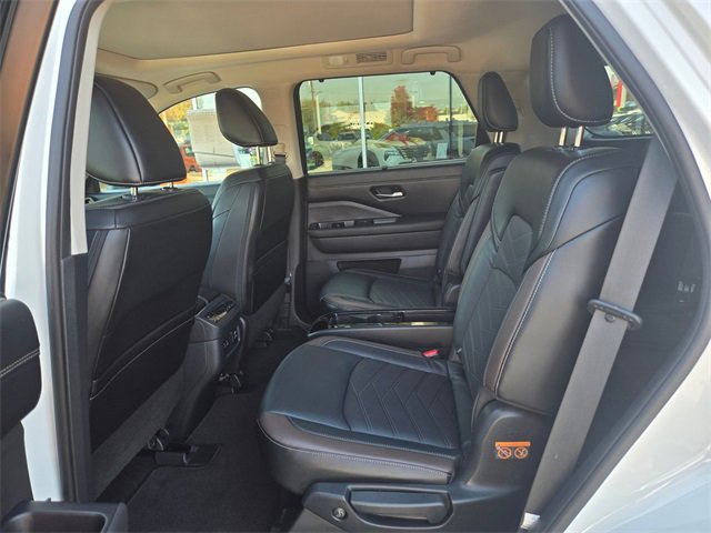 Used 2023 Nissan Pathfinder Platinum image 17