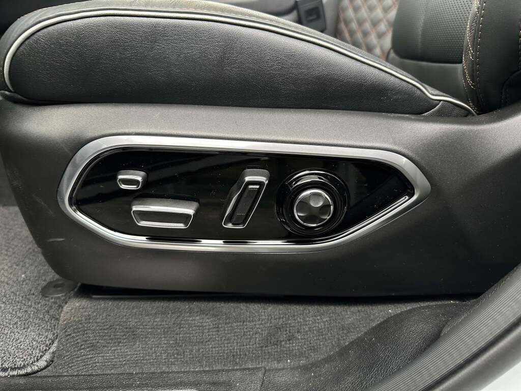 New 2025 Jeep Grand Cherokee Summit w/ Luxury Tech Group V image 27