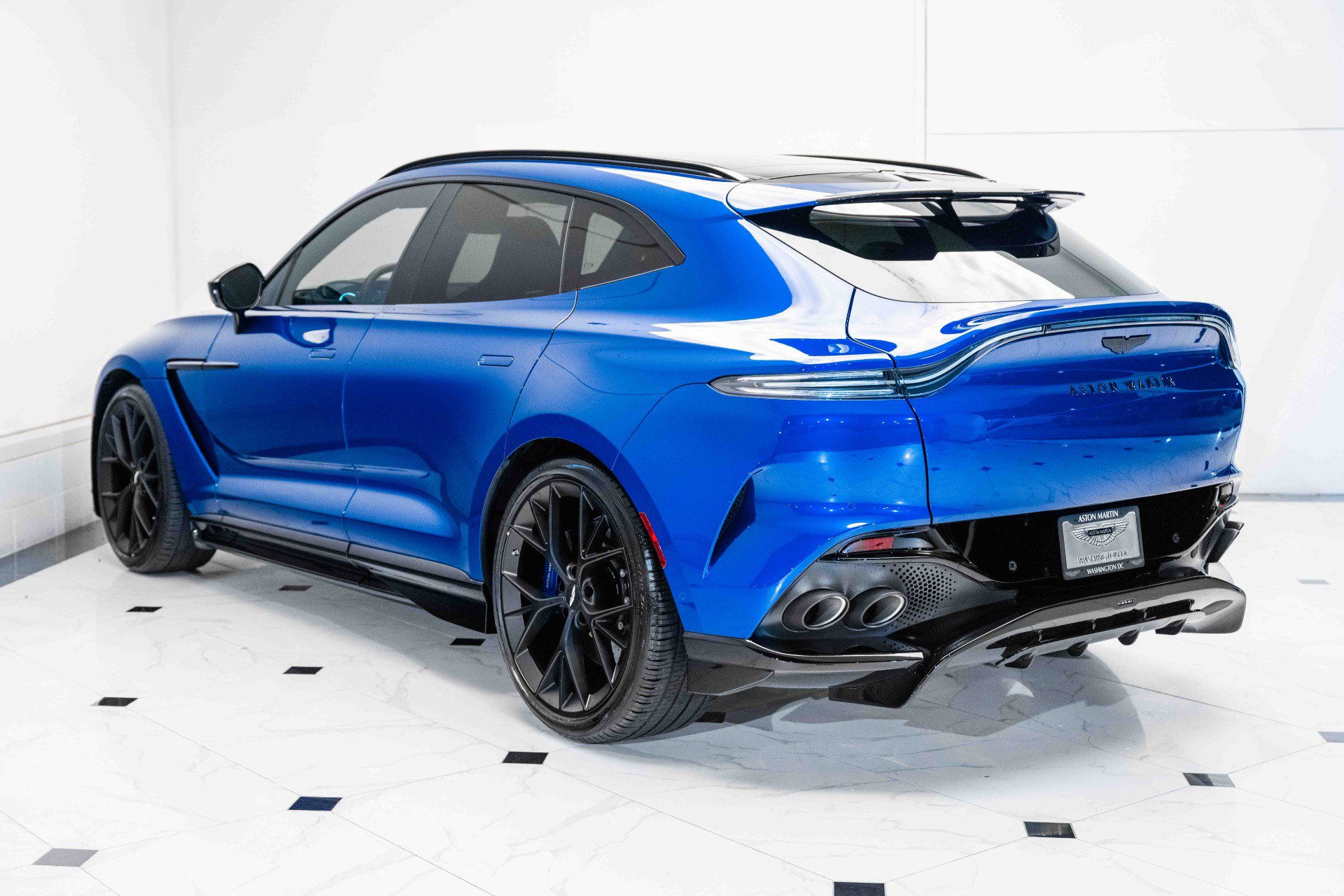 Used 2024 Aston Martin DBX 707 image 2