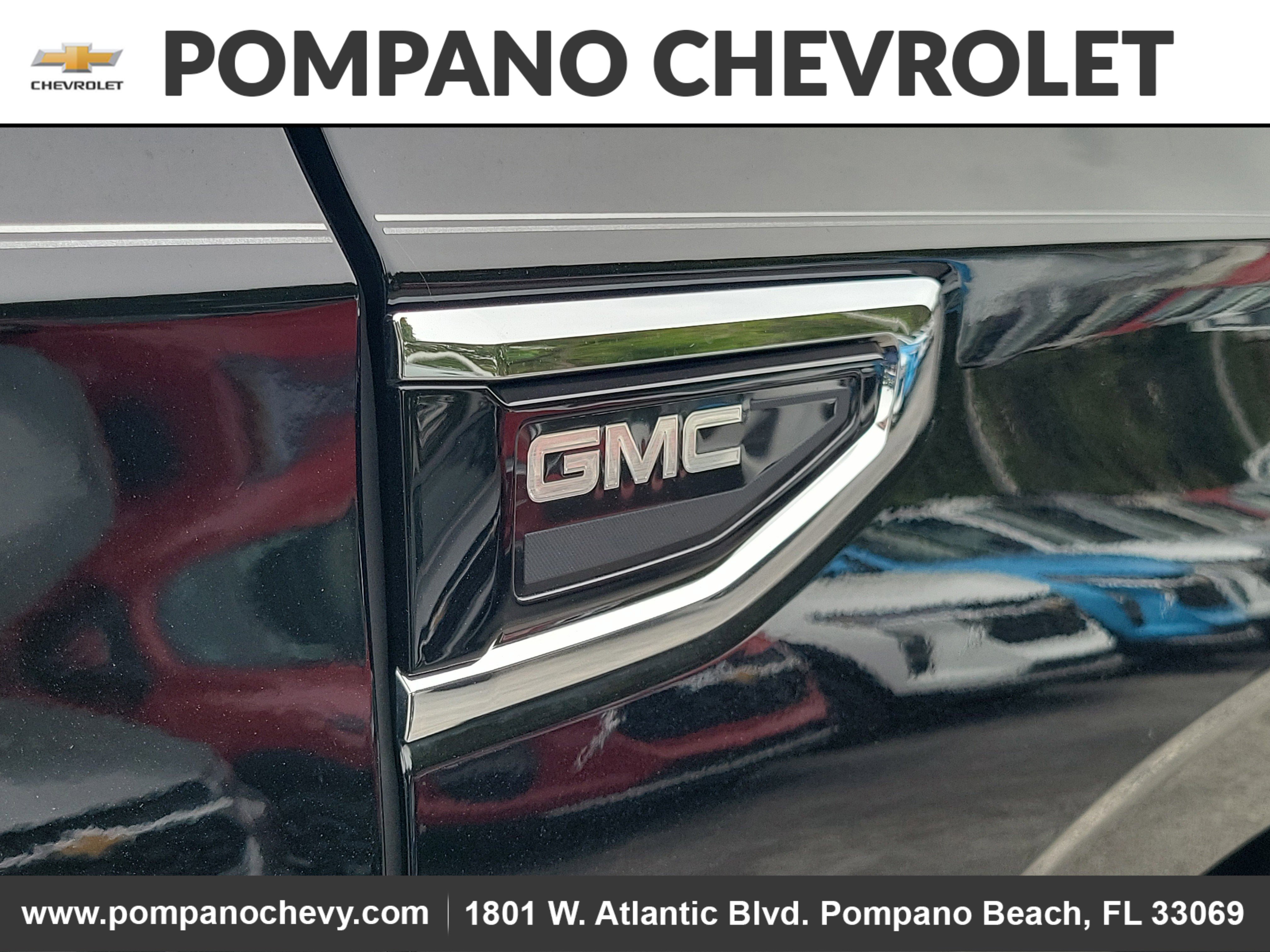 Used 2023 GMC Yukon SLT w/ SLT Premium Package image 9