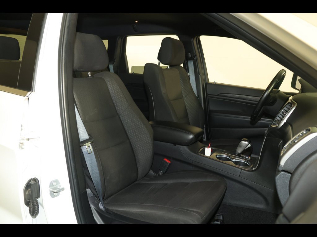 Used 2021 Jeep Grand Cherokee Laredo image 28