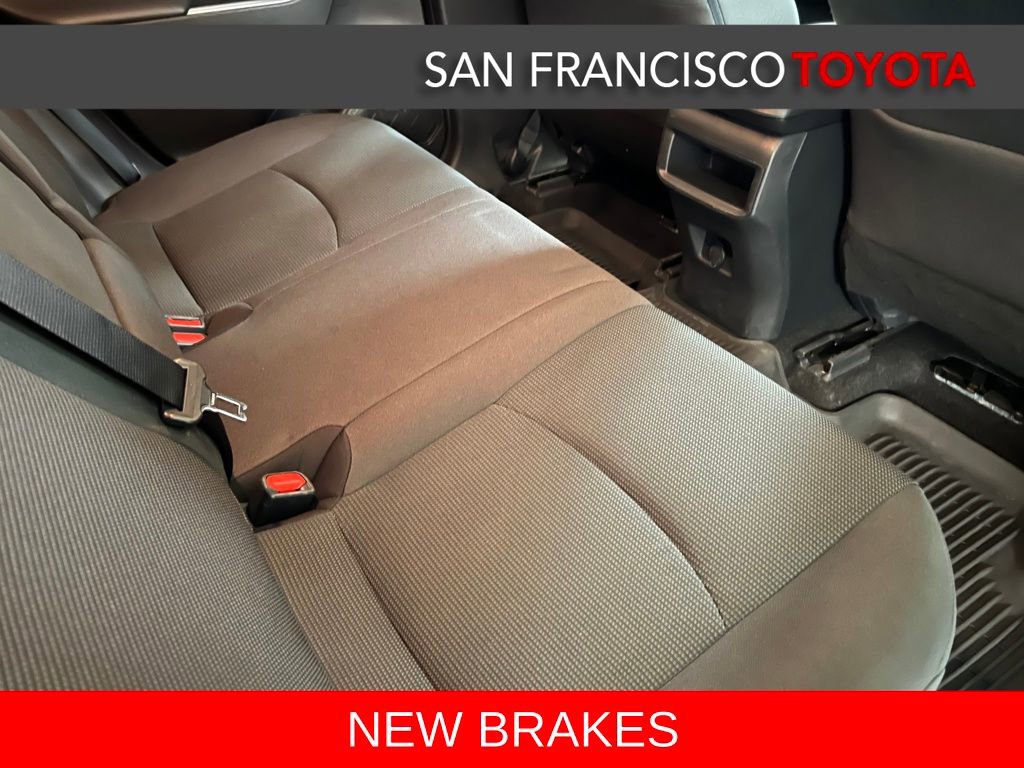 Used 2021 Toyota RAV4 LE image 17