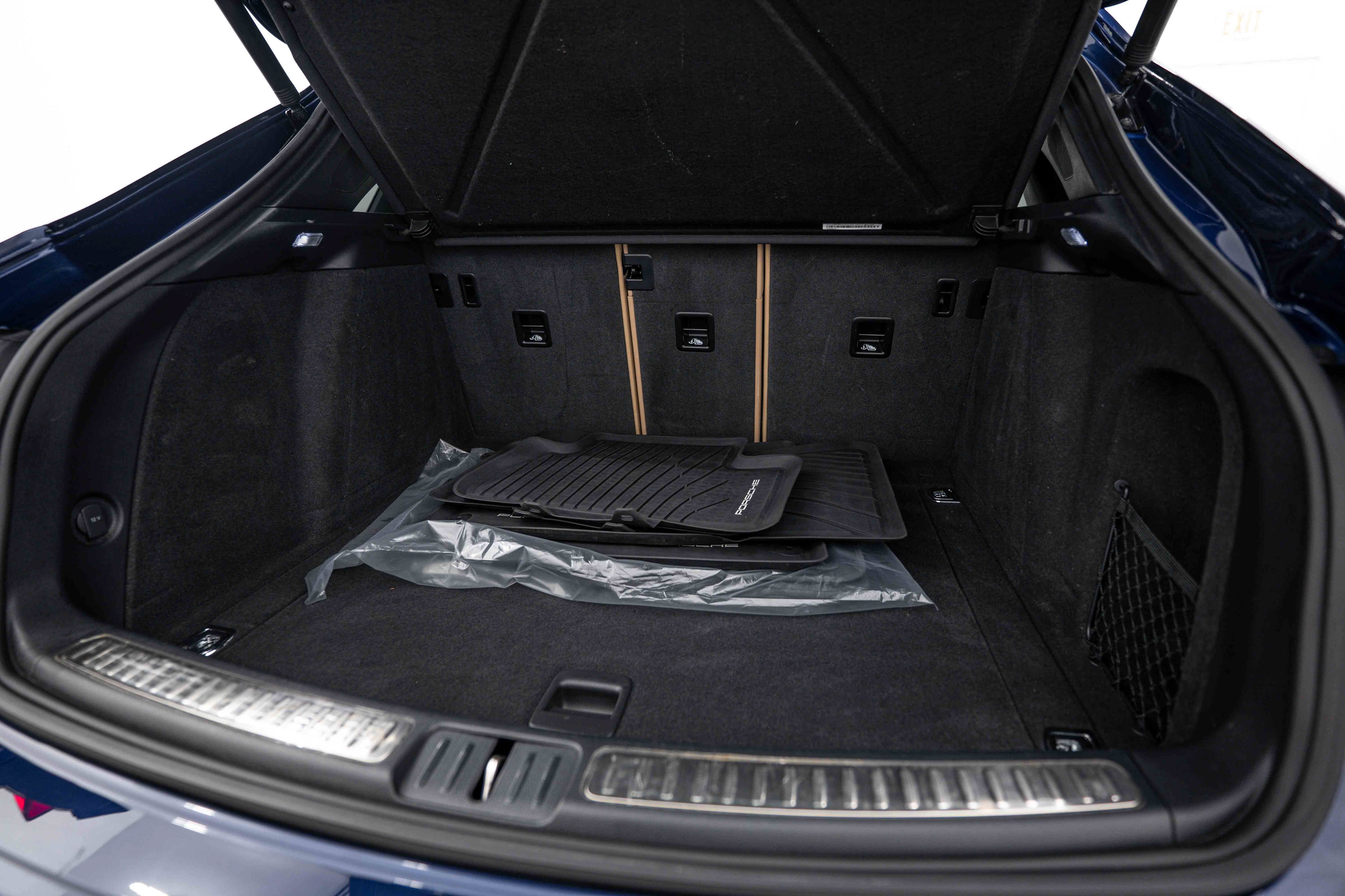 Certified 2024 Porsche Macan AWD/4WD image 24