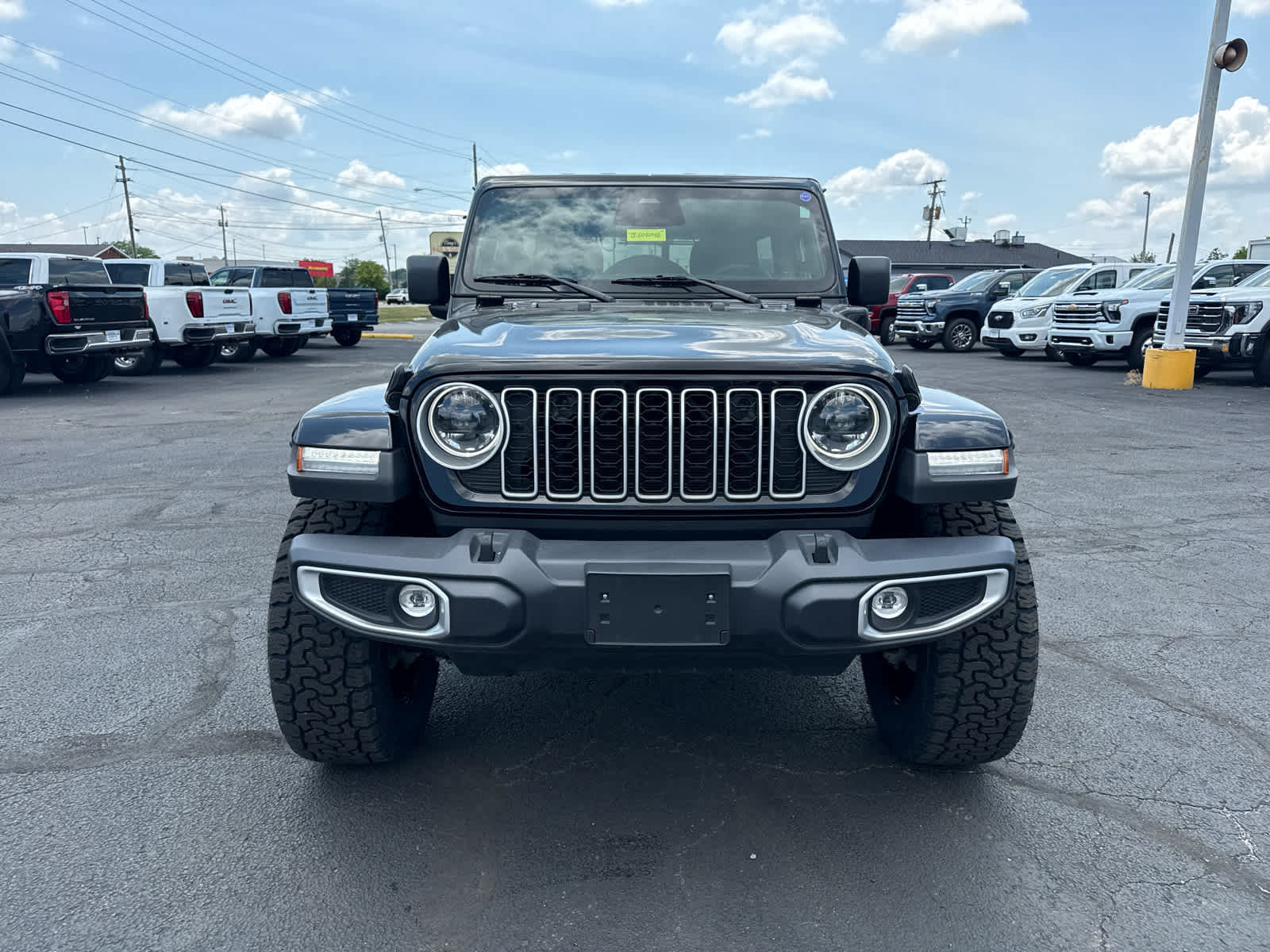 Used 2025 Jeep Wrangler Unlimited Sahara AWD/4WD image 8