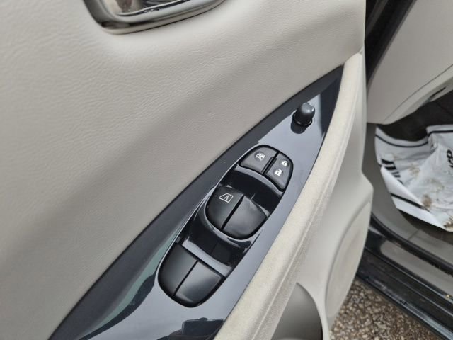 Used 2011 Nissan Leaf SL image 13