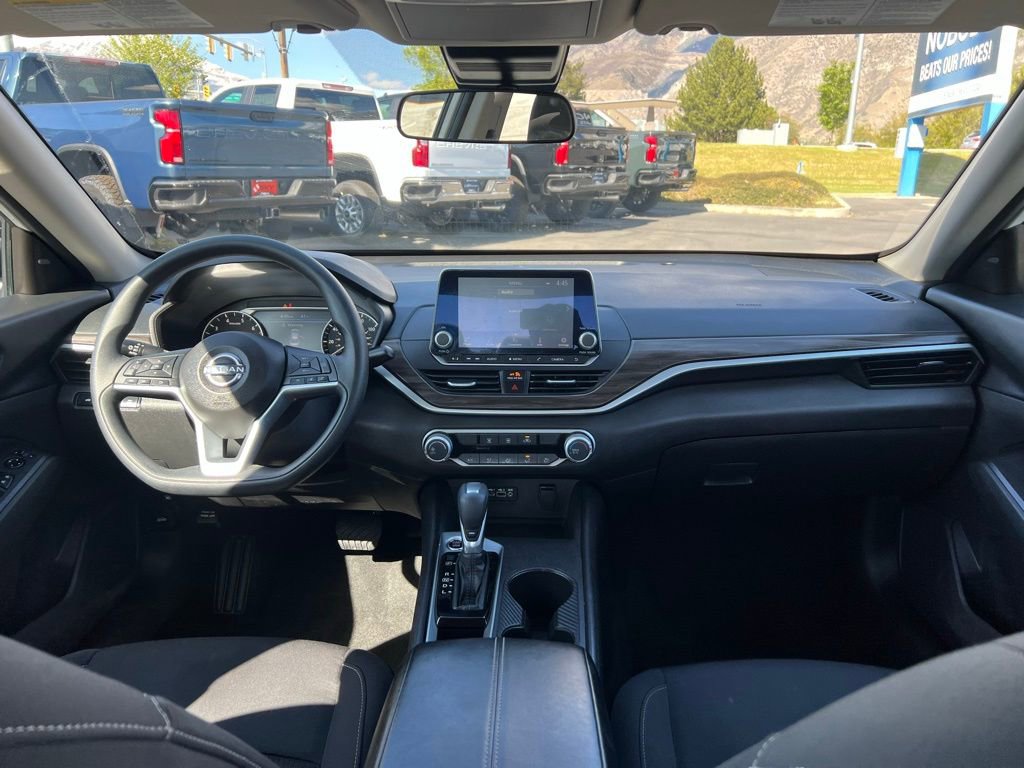 Used 2025 Nissan Altima 2.5 SV FWD image 23