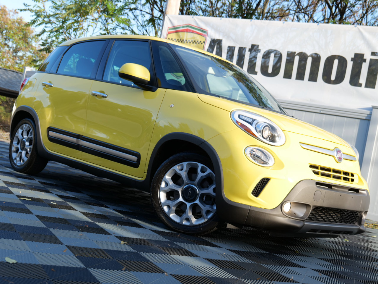 Used 2014 FIAT 500L Trekking w/ Popular Equipment Group image 1