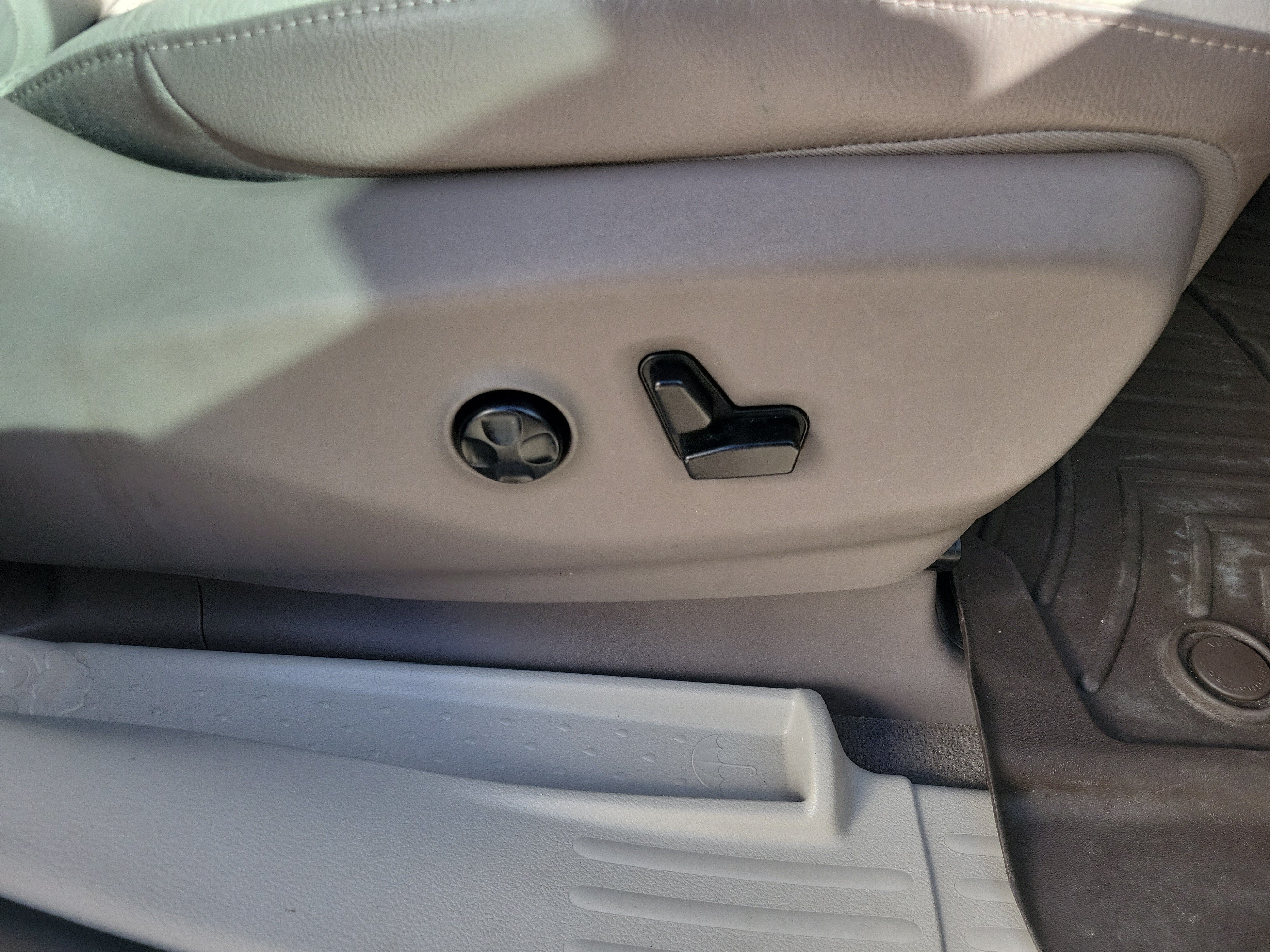Used 2017 Chrysler Pacifica Touring-L Plus FWD image 30