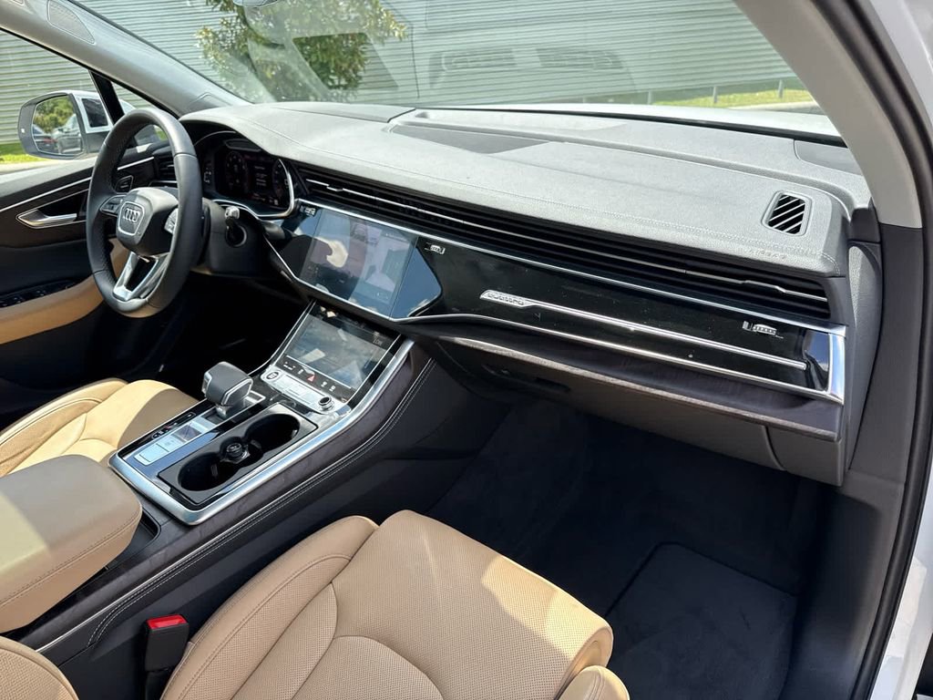 Used 2025 Audi Q7 3.0T Prestige image 14