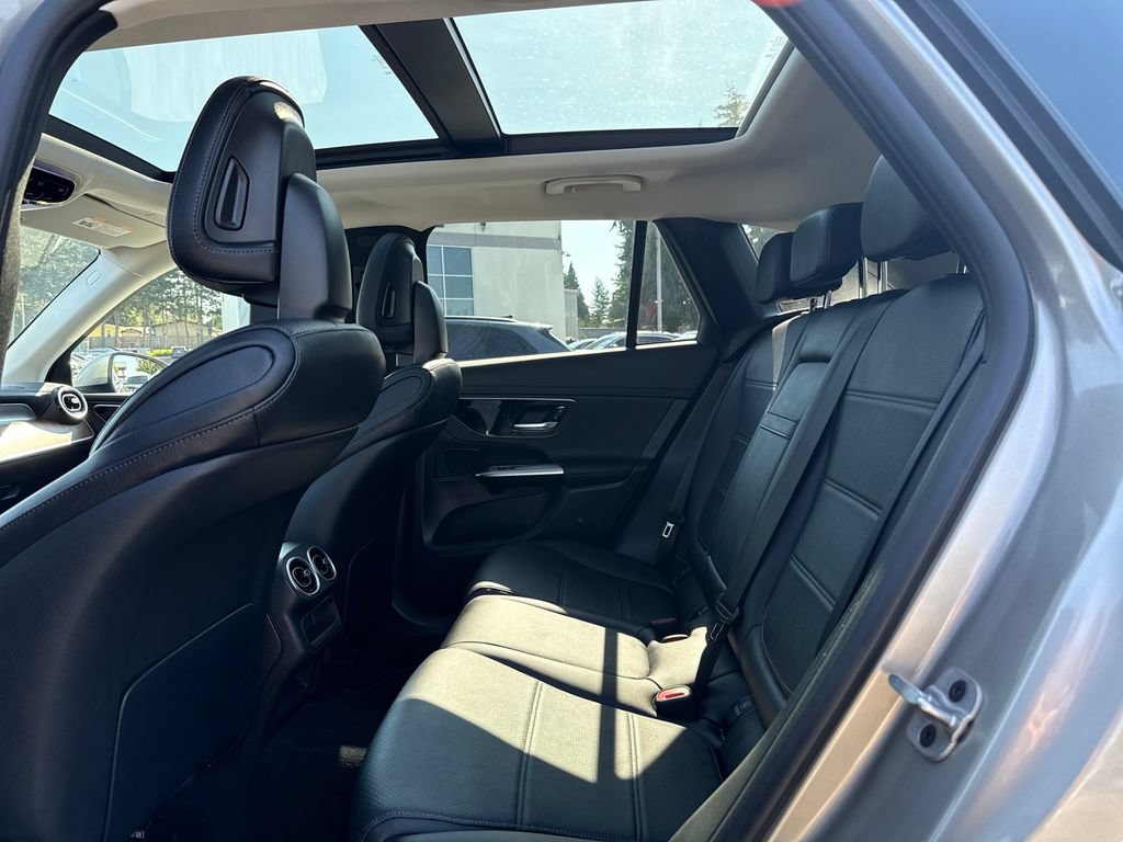 Used 2024 Mercedes-Benz GLC 300 4MATIC image 27