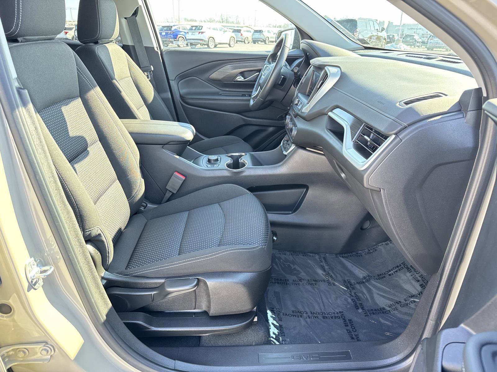 Used 2023 GMC Terrain SLE w/ Driver Convenience Package image 19
