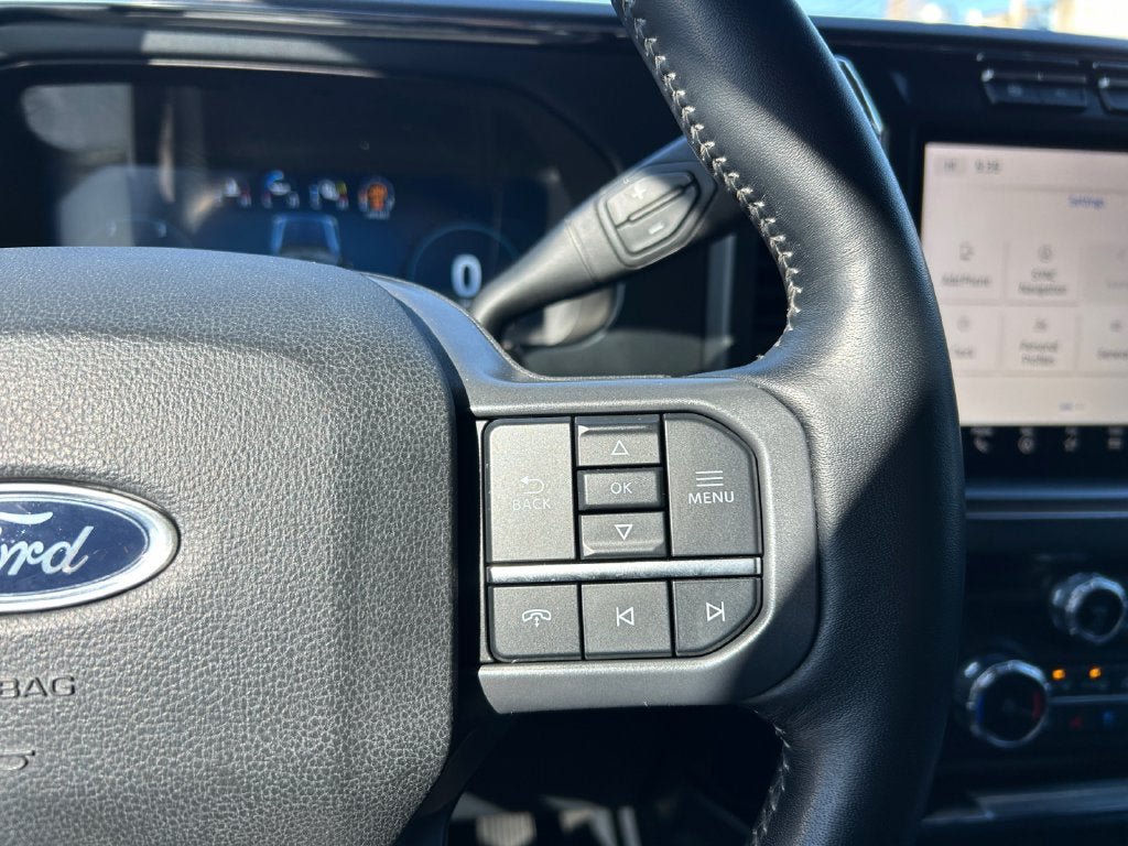 Used 2023 Ford F250 Lariat w/ Sport Appearance Package AWD/4WD image 18
