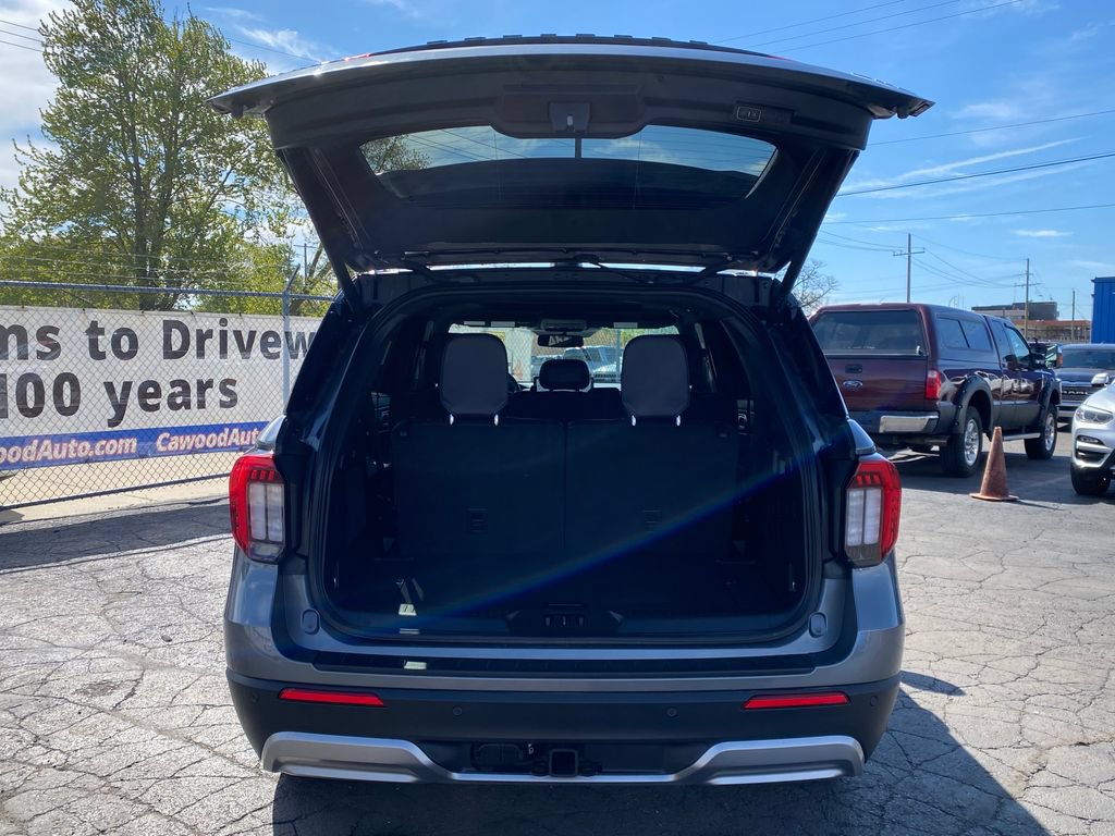 Used 2025 Ford Explorer Platinum AWD/4WD image 5